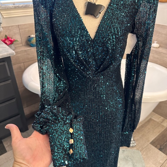 Ieena Mac Duggal Emerald Sequin Green Dress With Long Sleeves Gold Buttons 6 - Picture 8 of 15